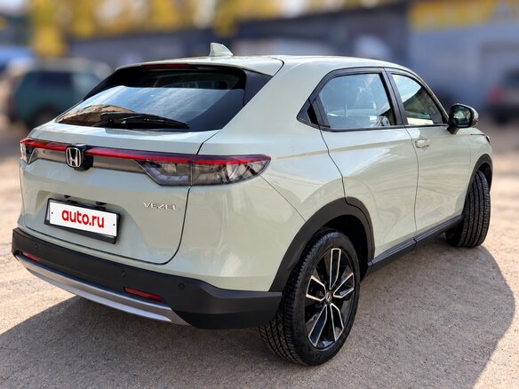 2022 Honda Vezel II, белый, 2569400 рублей - вид 2