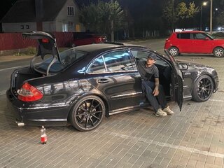 2004 Mercedes-Benz E-Класс 500 III (W211, S211), чёрный, 1350000 рублей, вид 2