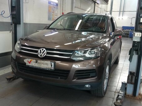2012 Volkswagen Touareg II, коричневый, 1599000 рублей, вид 1