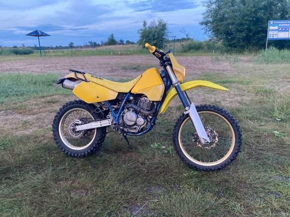 1993 Suzuki DR 250, жёлтый, 180000 рублей - вид 3