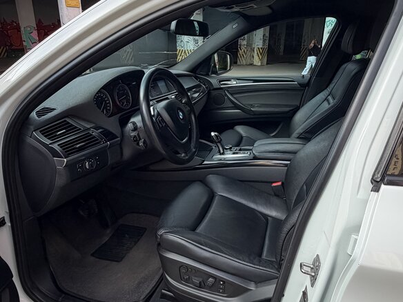 2010 BMW X6 40d I (E71), белый, 1750000 рублей - вид 12