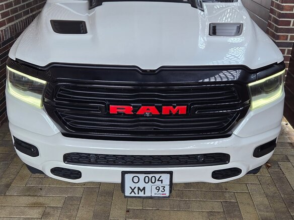 2022 Ram 1500 Crew Cab eTorque V, белый, 7900000 рублей - вид 4