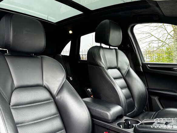 2019 Porsche Macan Turbo I Рестайлинг, красный, 6800000 рублей - вид 5