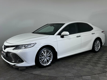 Toyota Camry VIII (XV70)