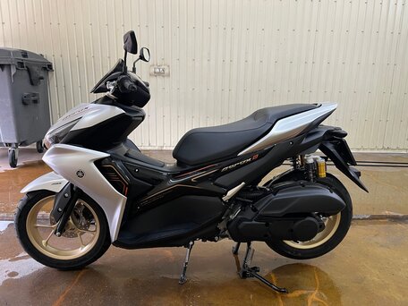 2024 Yamaha Aerox 155, серебристый, 530000 рублей, вид 4