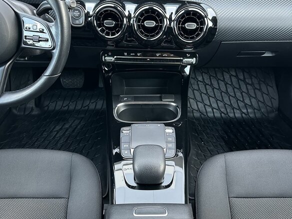 2020 Mercedes-Benz A-Класс 200 IV (W177), чёрный, 2030000 рублей - вид 10