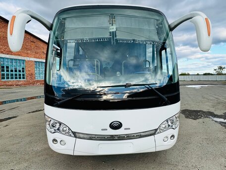 2017 Yutong ZK6938HB9, белый, 5600000 рублей, вид 1