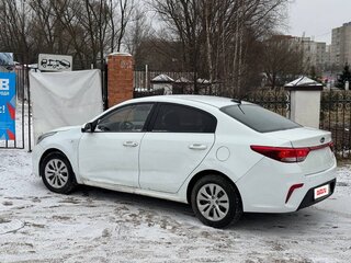 2018 Kia Rio IV, белый, 900000 рублей, вид 4