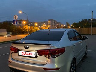2016 Kia Rio III Рестайлинг, серебристый, 990000 рублей, вид 5