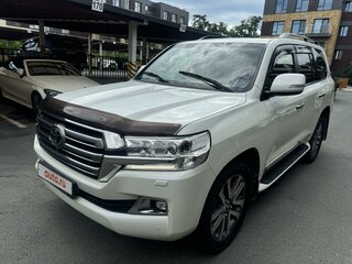 2015 Toyota Land Cruiser 200 Series Рестайлинг 2, белый, 6750000 рублей, вид 1