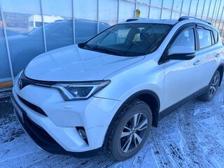 2017 Toyota RAV4 IV (XA40) Рестайлинг, белый, 2550000 рублей, вид 4