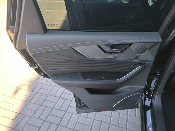2025 Hongqi HS5 I Рестайлинг, чёрный - вид 23