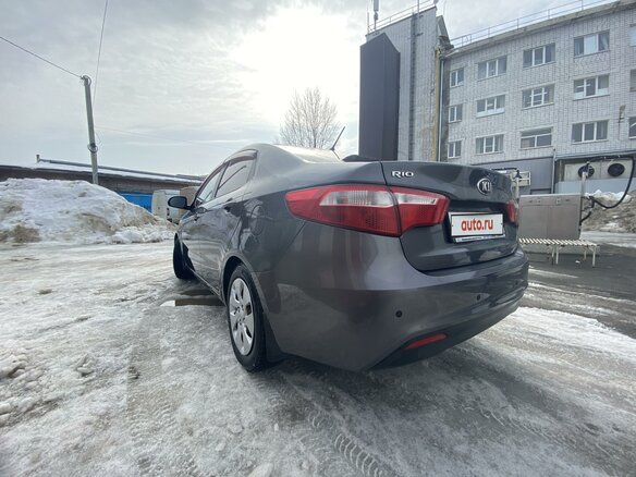 2013 Kia Rio III, серый, 900000 рублей - вид 9