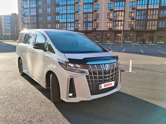 2018 Toyota Alphard III Рестайлинг, белый, 3999999 рублей