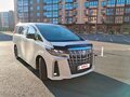 2018 Toyota Alphard III Рестайлинг, белый, 3999999 рублей