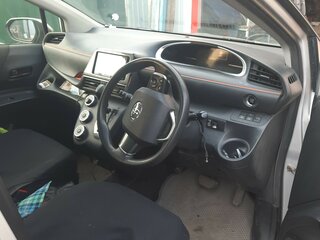 2019 Toyota Sienta II Рестайлинг, серебристый, 1200000 рублей, вид 3
