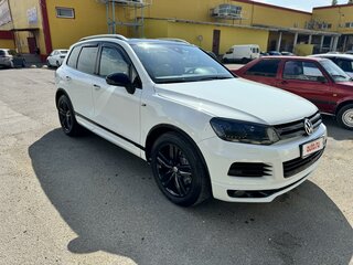 2013 Volkswagen Touareg II, белый, 3400000 рублей, вид 1