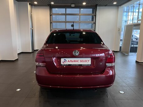 2014 Volkswagen Polo V, красный, 900000 рублей, вид 4