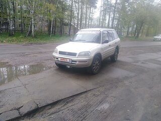 1997 Toyota RAV4 I (XA10), белый, 566000 рублей, вид 1
