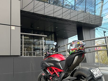 2011 Ducati Diavel Carbon, красный, 800000 рублей, вид 2