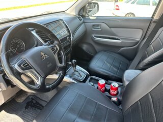 2017 Mitsubishi L200 V, серебристый, 2250000 рублей, вид 5
