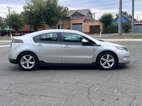 2013 Chevrolet Volt I, серебристый, 940000 рублей, вид 4
