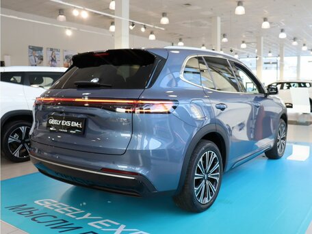 2026 Geely EX5 Гибрид EM-R, синий, 3829990 рублей, вид 4