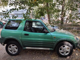 1998 Toyota RAV4 I (XA10), зелёный, 850000 рублей, вид 1