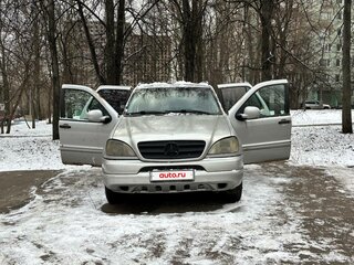 2000 Mercedes-Benz M-Класс 320 I (W163), серый, 495000 рублей, вид 2