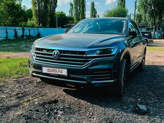 2019 Volkswagen Touareg III, серый, 5600000 рублей, вид 3