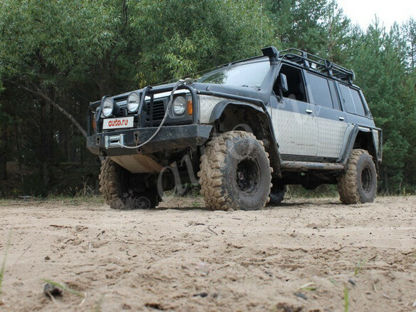 1993 Nissan Patrol IV (Y60), чёрный - вид 1