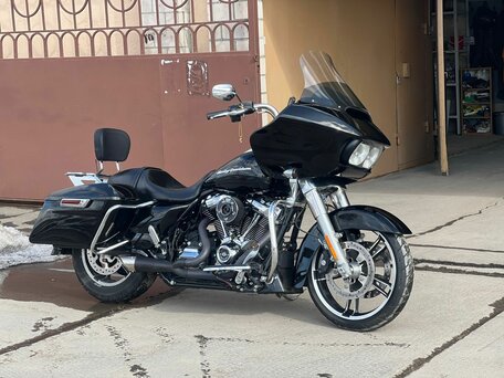 2018 Harley-Davidson Road Glide, чёрный, 1499999 рублей, вид 3