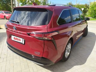 2022 Toyota Sienna IV, пурпурный, 4299999 рублей, вид 5