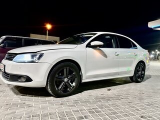2011 Volkswagen Jetta VI, белый, 780000 рублей, вид 2
