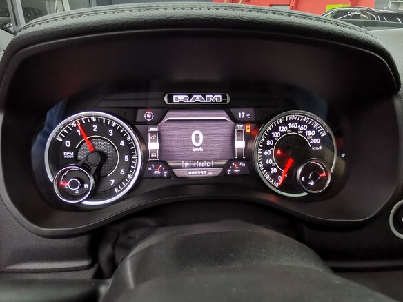2019 Ram 1500 Crew Cab V, чёрный - вид 21