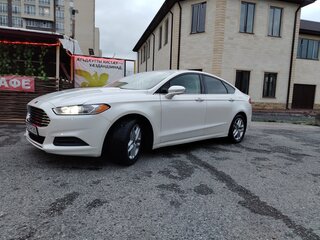 2012 Ford Fusion (North America) II, бежевый, 700000 рублей, вид 2
