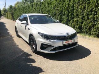2019 Kia Optima IV Рестайлинг, белый, 2550000 рублей, вид 1