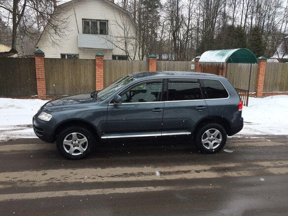 2004 Volkswagen Touareg I, серый - вид 2