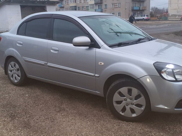 2009 Kia Rio II, серебристый, 730000 рублей