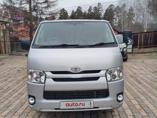 2015 Toyota HiAce H200 Рестайлинг, серебристый, 3550000 рублей, вид 1