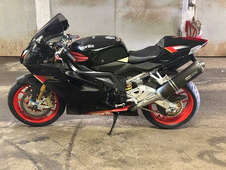 2005 Aprilia RSV1000 R, чёрный, 750000 рублей, вид 3