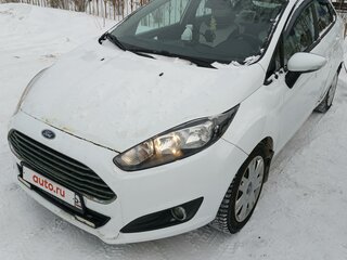 2015 Ford Fiesta Mk6 Рестайлинг, белый, 730000 рублей, вид 1