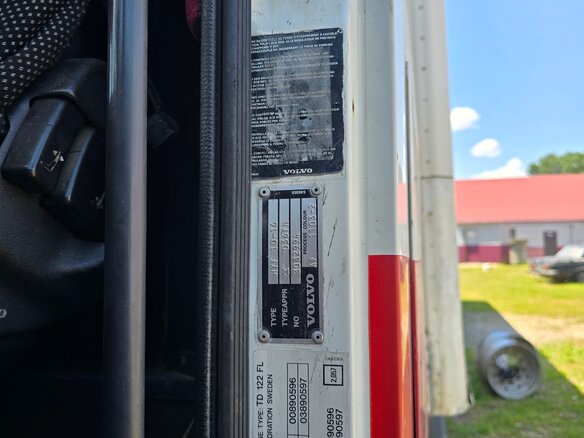 1990 Volvo F-Series, красный, 700000 рублей - вид 11