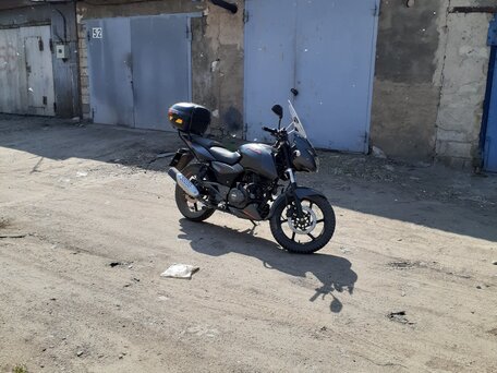 2021 Bajaj Pulsar 180, чёрный, 160000 рублей, вид 2