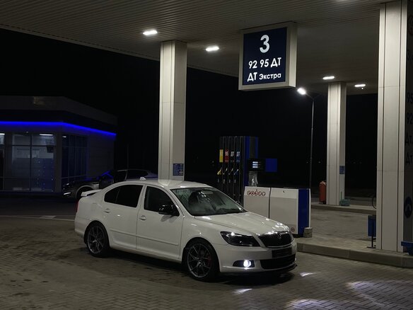 2010 Skoda Octavia DSG7 II (A5) Рестайлинг, белый, 1360000 рублей - вид 8
