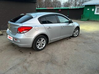 2013 Chevrolet Cruze I Рестайлинг, серебристый, 610000 рублей, вид 2