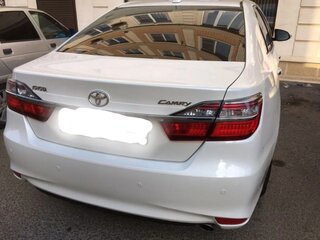 2017 Toyota Camry VII (XV50) Рестайлинг, белый, 2000007 рублей, вид 4