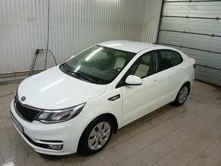 2017 Kia Rio III Рестайлинг, белый, 970000 рублей, вид 1
