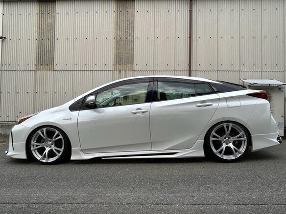 2022 Toyota Prius IV Рестайлинг (XW50), белый - вид 4