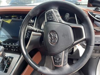 2018 Toyota Harrier III (XU60) Рестайлинг, белый, 3670000 рублей, вид 3